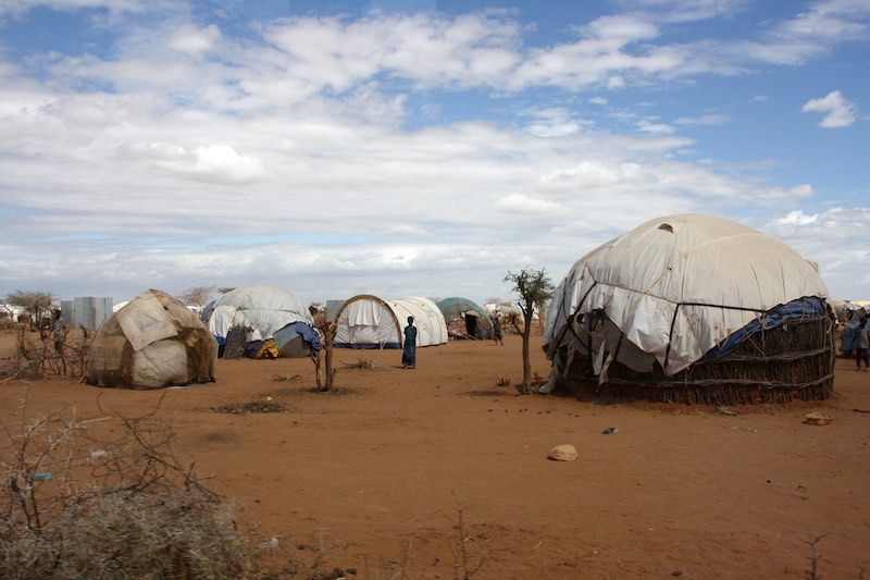 https://s3-us-west-2.amazonaws.com/secure.notion-static.com/526e043b-e8f6-479f-af23-126258c88bbb/Refugee_shelters_in_the_Dadaab_camp_northern_Kenya_July_2011_(5961213058).jpg